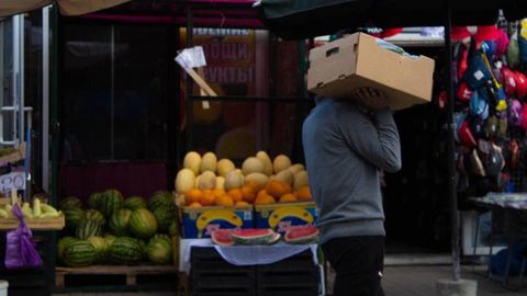 В Белгородской области России мигрантам запретят работать в сфере розничной торговли
