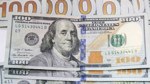 O‘zbekistonda dollar kursi 12 000 so‘mdan tushdi