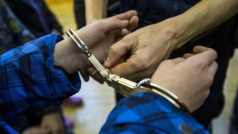 Shvetsiyada jinoiy javobgarlik yoshi 13 ga tushiriladi