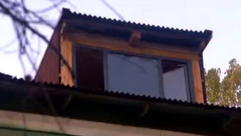 Ангренда “дом”нинг том қисмига ўзбошимчалик билан хонадон қурилгани аниқланди