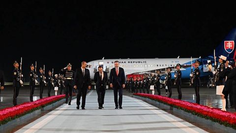 Президенты Словакии и Финляндии прибыли в Узбекистан