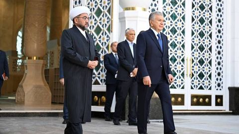 Шавкат Мирзиёев Имом Бухорий мақбарасини зиёрат қилди