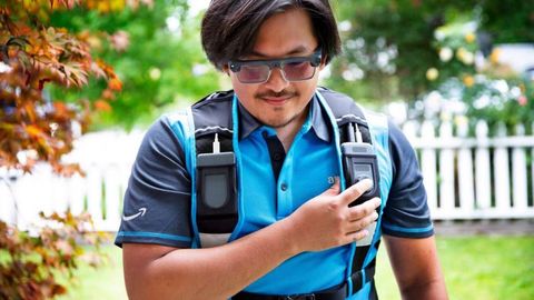 Аmazon курьерларга мўлжалланган “ақлли” кўзойнакларини тақдим этди