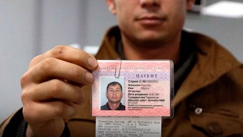 Rossiyaning ayrim hududlarida migrantlar uchun patent narxi oshadi