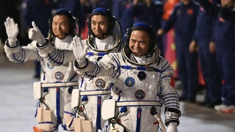 Xitoy yosh astronavt va 4 ta qora sichqonni kosmosga yubordi