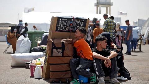 Eron deportatsiya qilingan afg‘onlarga onlayn ta’lim taklif qildi