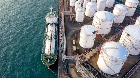 Ҳиндистон АҚШ босимига қарамай рус нефтини яна сотиб олишни бошлади — Reuters