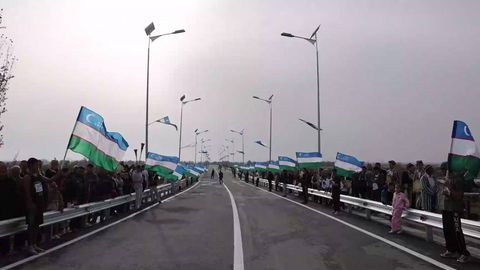 Sirdaryoning ikki sohilini bog‘lovchi ko‘prik qurildi. Aholi uni qariyb 40 yil kutgandi