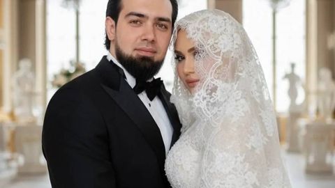 “To‘ydan avval ko‘ylaklarni kiyib ko‘rmaganim xatoyim bo‘ldi” — Feruza Normatova tanqidlarga uchragan to‘y liboslari haqida gapirdi