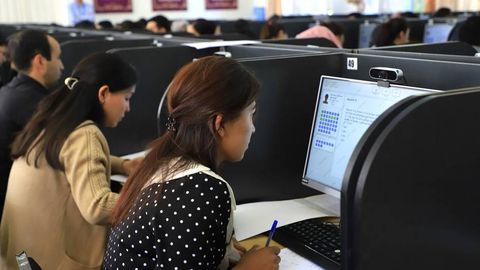 Attestatsiyadan norozi ingliz tili o‘qituvchilari vazirga murojaat qildi