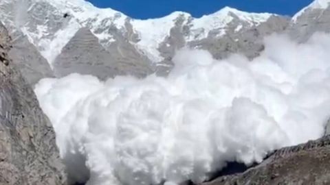 Himolayda qor ko‘chdi: uch kishi halok bo‘ldi, sakkiz kishi bedarak yo‘qoldi (video)