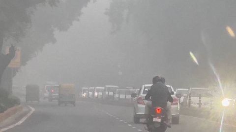 Ҳиндистон пойтахти ҳавоси кескин ифлосланди (видео)