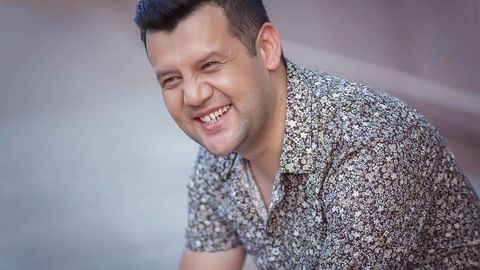 Samandar Hamroqulov hayitda xo‘rozqand sotgani va 48 dollarlik qo‘shig‘i ortidan mashhur bo‘lgani haqida so‘zlab berdi