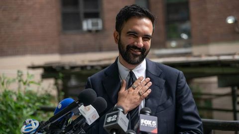 Трампнинг ашаддий душмани ва АҚШнинг янги умиди: Нью Йоркнинг илк мусулмон мэри Зоҳран Мамдани ҳақида нималар маълум?