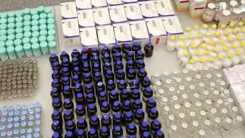 В аэропорту Ташкента гражданин попытался провезти контрабандные лекарства, выдав себя за паломника