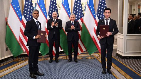 Самолеты, хлопок и искусственный интеллект: Узбекистан и США подписали около 10 двусторонних документов