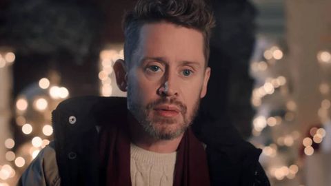 45 yoshli Makoley Kalkin “Uyda yolg‘iz” komediyasidagi Kevin rolini takrorladi (video)