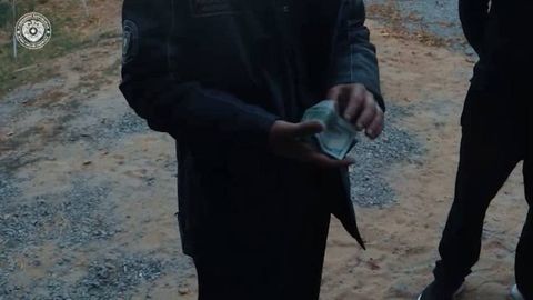 Xorazmda hujjatlarni soxtalashtirish uchun 1000 dollar pora talab qilgan IIO xodimi ushlandi