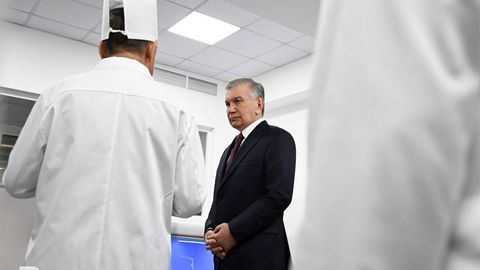 “Uch yil oldin 5 mln dollarga olib berilgan uskunalar bir kun ham ishlatilmagan” — Shavkat Mirziyoyev