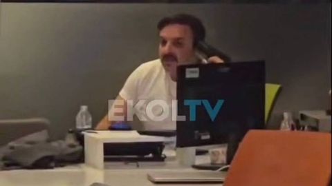 Turkiyada erkak o‘yinchoq qurol bilan OAV binosiga bostirib kirdi (video)