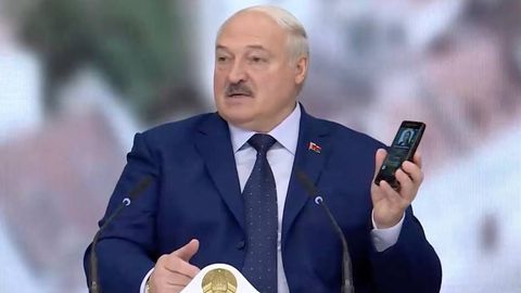 Lukashenko amaldorlarni simli telefondan foydalanishga chaqirdi