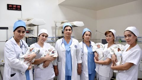 В Карши у семьи с пятью дочерьми родилась четверня девочек