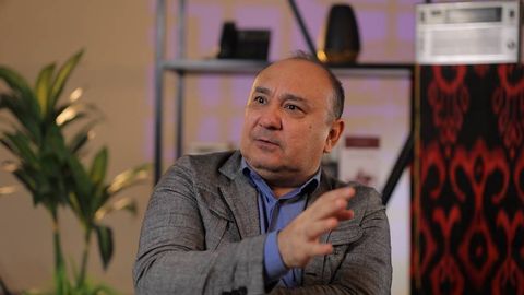 “Aktyor bo‘lishimni mendan ko‘ra ko‘proq onam xohlagan”. “Kelinlar qo‘zg‘oloni”dagi Abbos— Muhammadjon Rahimov bolalikdagi omadini ushlab qololmagani haqida