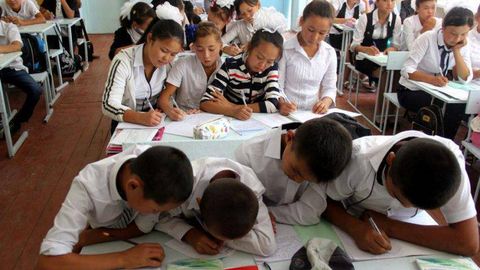 Қирғизистон мактаблари электр энергиясидан узилади