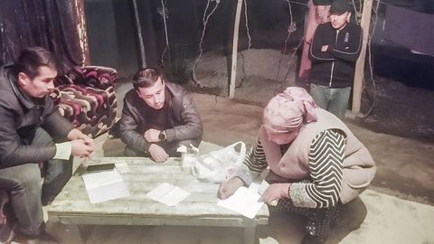 Andijonda yuzlab terimchi ayollarga paxta pullari toʻlab berildi