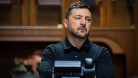 “Hech kim ularni vayronalar uchun o‘lishga majbur qilmaydi”: Zelenskiy Pokrovskdan qo‘shinlarni chiqarish haqida gapirdi