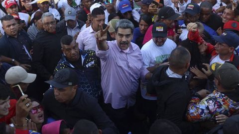 Венесуэла президенти Трампни Афғонистондаги каби “абадий уруш”дан қочишга чақирди