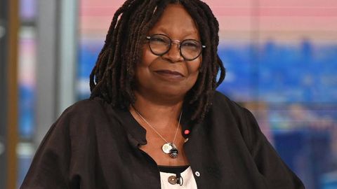 Комедиялар қироличаси Вупи Голдберг 67 ёшда: Голливуд стандартларига бўйсунмаган актрисанинг ҳайратланарли ҳаёт йўли