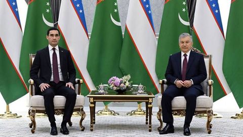 Шавкат Мирзиёев ва Сердар Бердимуҳамедов тор доирада музокара ўтказди 