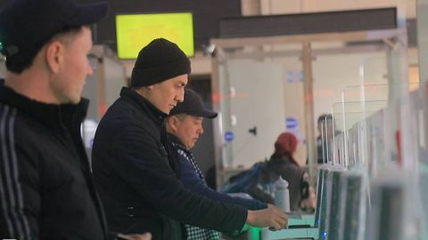 Ўзбекистонлик мигрантлар ўн ойда қанча пул юборгани очиқланди