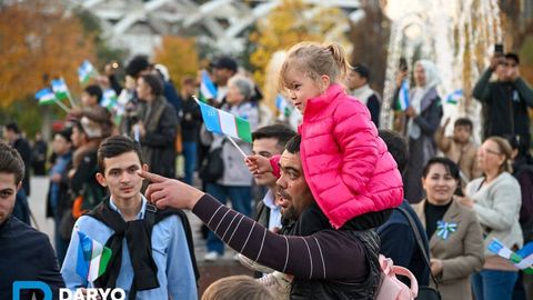 Фотогалерея: ўзбекистонликлар байроқ қабул қилинган кунни қандай нишонлади?