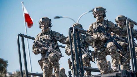 Polsha 10 ming harbiyni muhim obyektlarga yuboradi