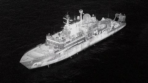 Рус жосуслик кемаси Британия учувчилари кўзини лазер билан қамаштирди