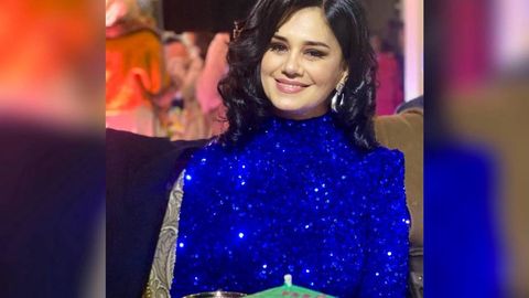 “Yaxshi erkak xotinining orqasidan likillab, pul topmaydi”. Nargiza Abdullayeva san’atni blogerlardan qizg‘anishi haqida