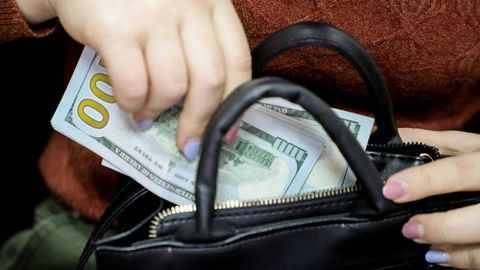 O‘zbekistonda ketma-ket uch kun tushgan dollar kursi ko‘tarildi