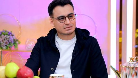 “Бобомнинг фамилиясини олганимда отам мендан хафа бўлган”. Али Отажонов машҳур сулола вакили бўлиш масъулияти ҳақида