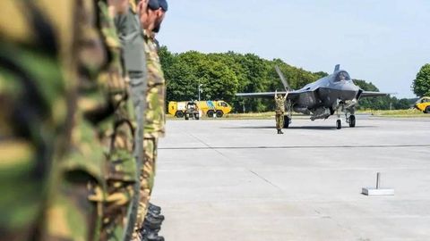 Niderlandiya harbiylari aviabaza ustidagi dronlarga qarata o‘t ochdi