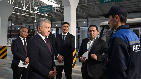 Shavkat Mirziyoyev yiliga 440 mlrd so‘mlik mahsulot ishlab chiqaradigan korxona faoliyati bilan tanishdi