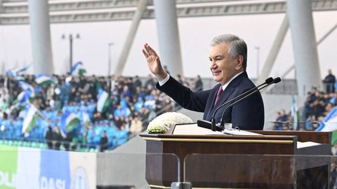 Shavkat Mirziyoyev Prezident olimpiadasining ochilishidagi nutqini to‘xtatib Javohir Sindorovni qutladi (video)