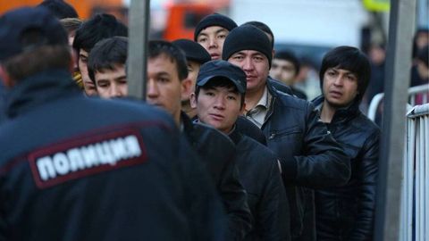 Rossiya mehnat migrantlarini jalb etishda yangi tizimga o‘tishi mumkin
