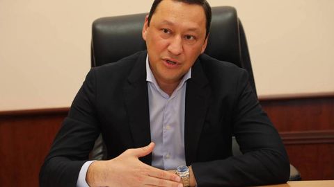 “Poyezdlarga chiptalar asl narxidan ikki baravar arzon sotilyapti” — Hikmatulla Rahmatov