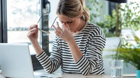 Salomatlik: Kompyuter organizmga zarar beryotganining 5 ta belgisi