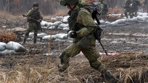 Россия “бир марталик” аскарларни каска ва зирҳли жилециз жангга ташламоқда — The Telegraph