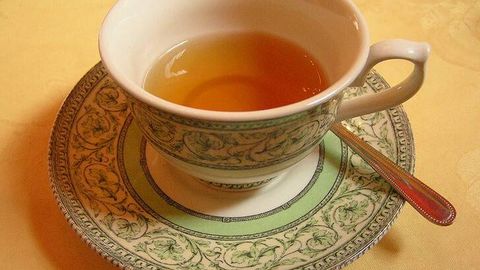 Ko‘ki qorasidan foydaliroqmi? Choy haqida keng tarqalgan xato fikrlar