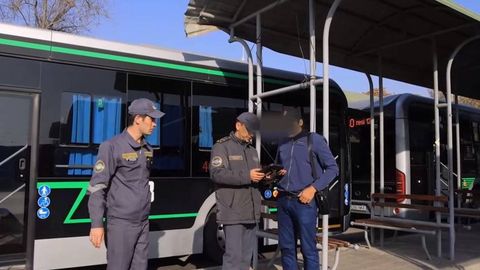 Тошкент автобусларида йўл ҳақини тўламаган 20 мингга яқин йўловчи жаримага тортилди