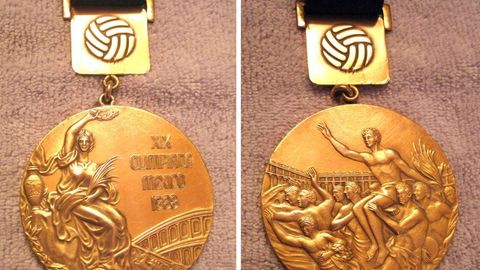 Олимпиада чемпионининг олтин медали аукционга қўйилди